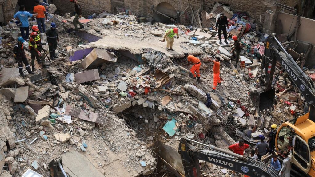 2025 07 04t123808z 1286849032 rc2mffaqyprq rtrmadp 3 pakistan collapse